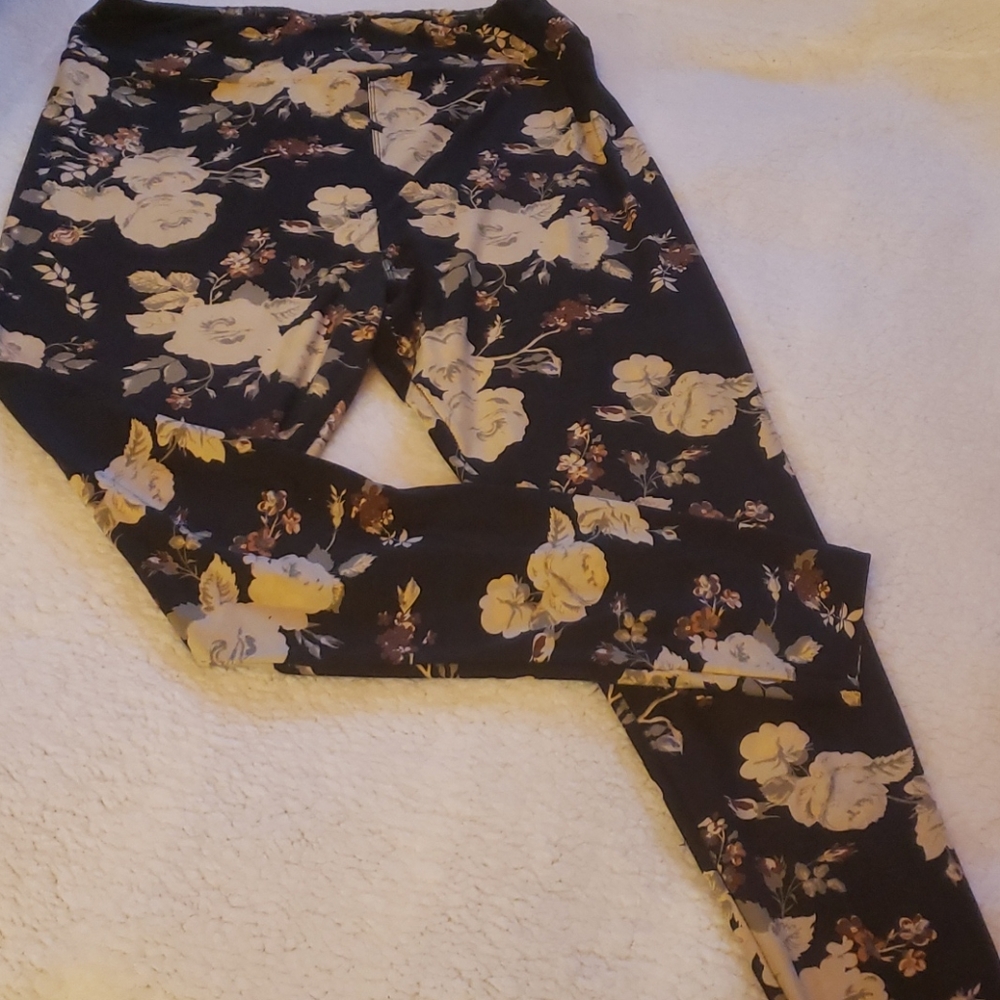 🌹 Gorgous rose print TC2 leggings 🌹